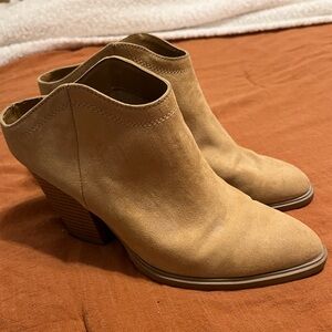 DV by Dolce Vita tan mule slides with chunky heel